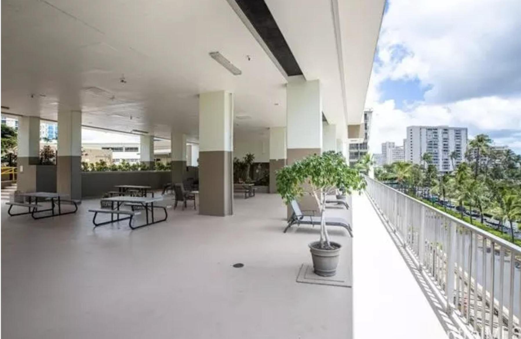 هونولولو Gem Of Waikiki At Inn On The Park المظهر الخارجي الصورة