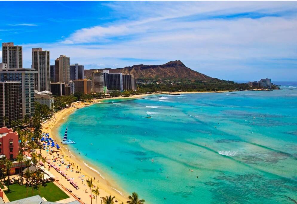 هونولولو Gem Of Waikiki At Inn On The Park المظهر الخارجي الصورة
