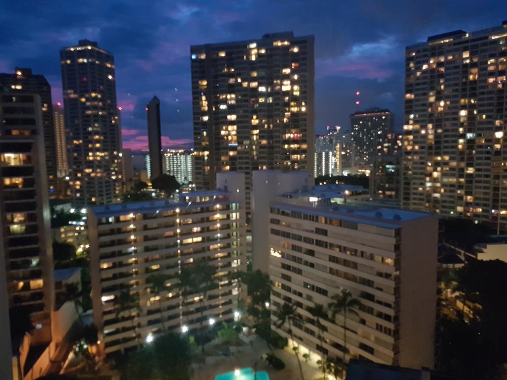 هونولولو Gem Of Waikiki At Inn On The Park المظهر الخارجي الصورة